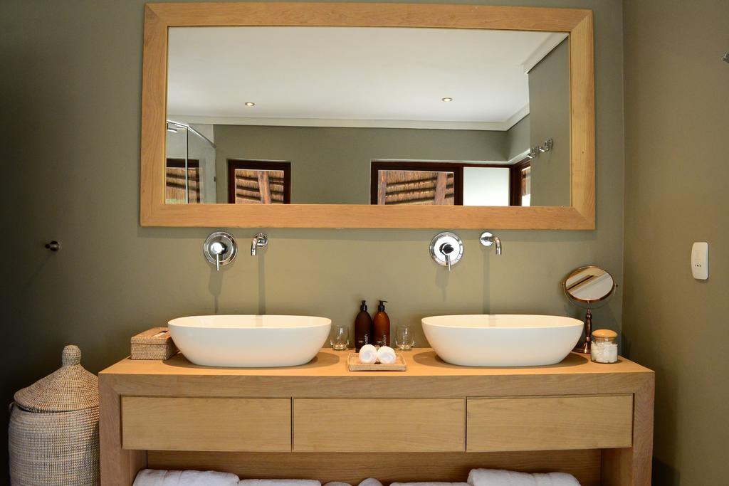 Mhondoro Safari Lodge & Villa Велґевонден-Ґейм-Резерв Екстер'єр фото
